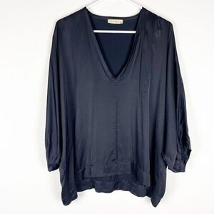 Stark Black Oversized XS V Neck Satin Blouse Lagenlook​​​​